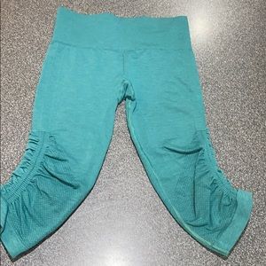 Lululemon In the flow Capri